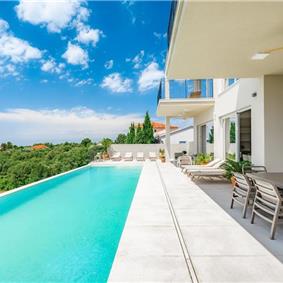 Luxury 4-Bedroom Villa with generous sized Infinity Pool near Buje, Istria. Sleeps 8